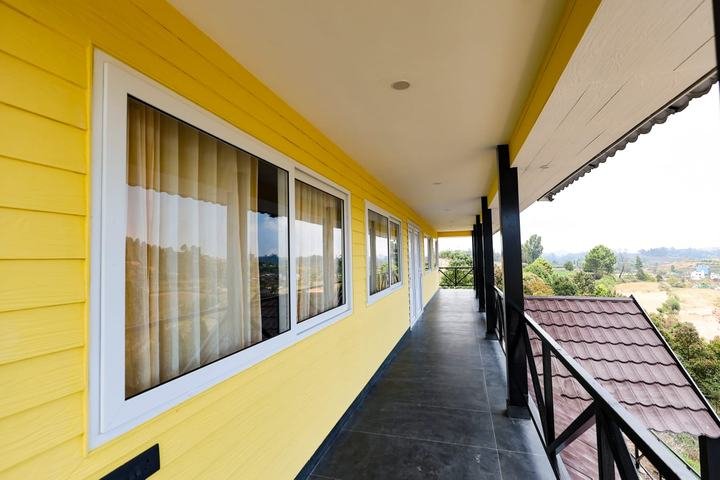 Balcony corridor overlooking the hills at Misty Meadows